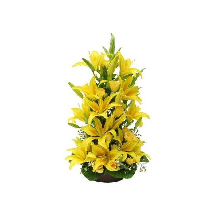 Buy Lilies & Roses online l Yellow Roses & Lilies exclusive arrangement